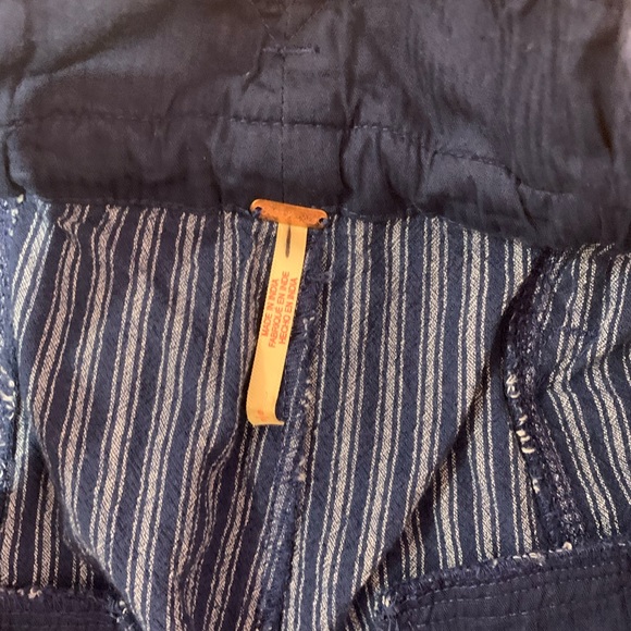 Free people drop crotch pin stripped pants
Size small with lots of stretch - Picture 4 of 7